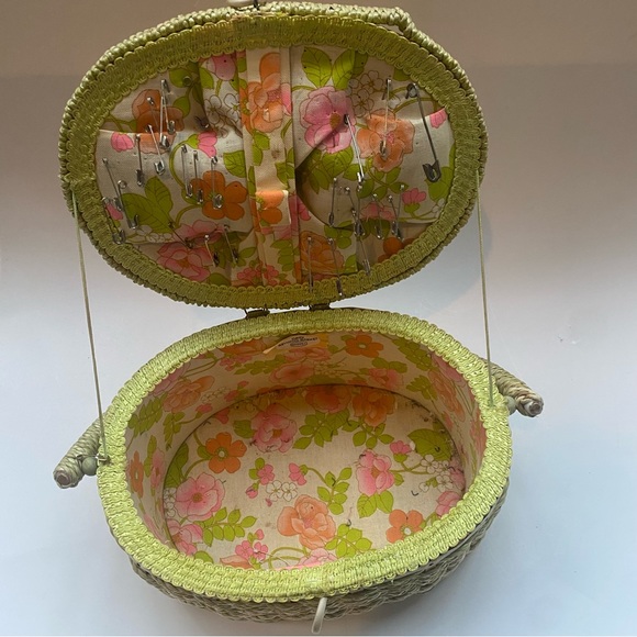 Vintage Dritz Scovill floral sewing oval basket container green pink tan - Picture 4 of 13